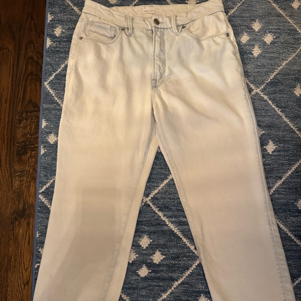 Good American Off-White /Very light blue jeans
Size 8/29 - running large 8/10